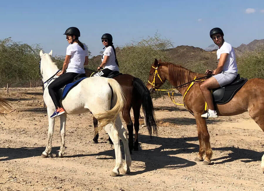 5-hatta-wadi-horseback-riding-adventure-kids-family-frends